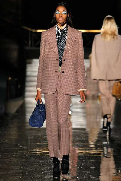 Look 25